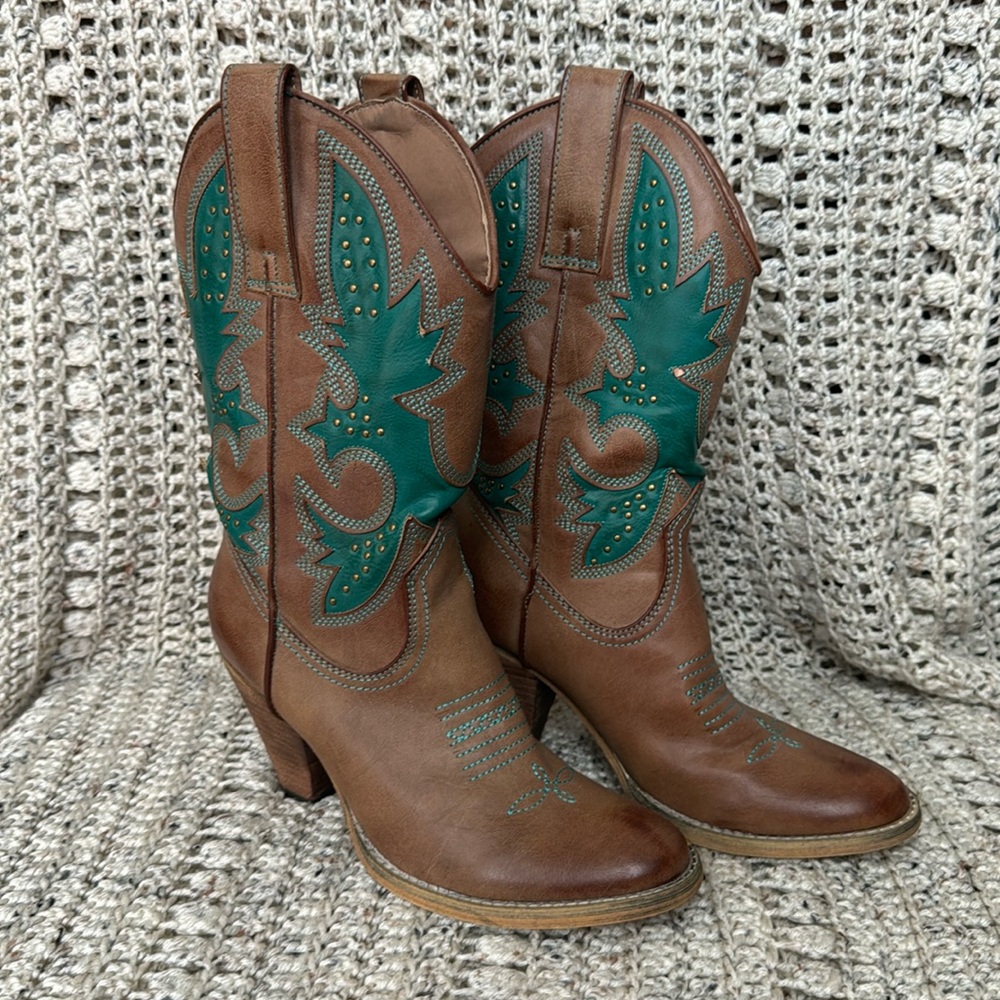 Brown & Green low heel Cowgirl Boots
